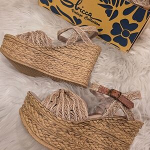 Sbicca chic Vintage Collection Women's Tan Wedge Platforms